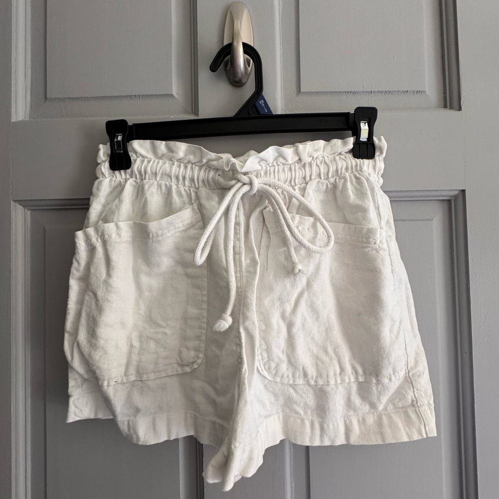 Women’s XS Universal Thread High Waist White Shorts